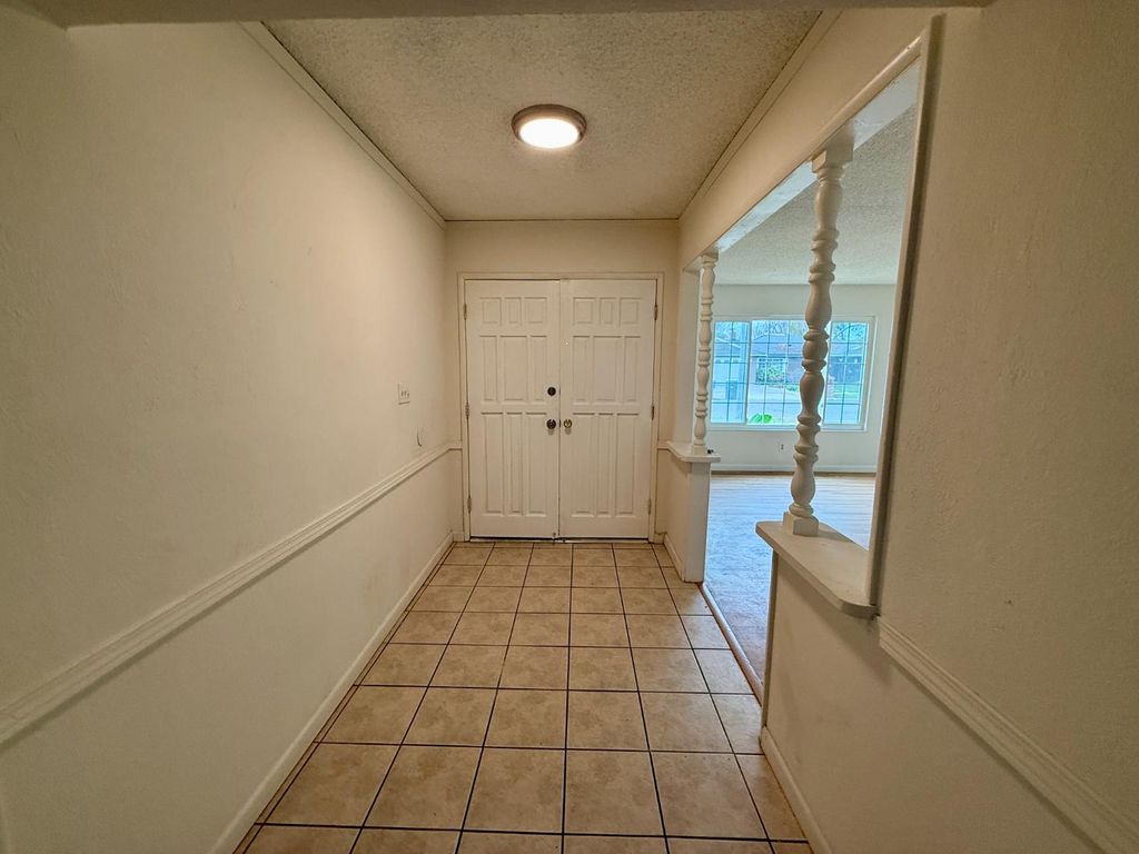 Image 4 of property listing at 4382 N Crystal Avenue, Fresno, CA 93705