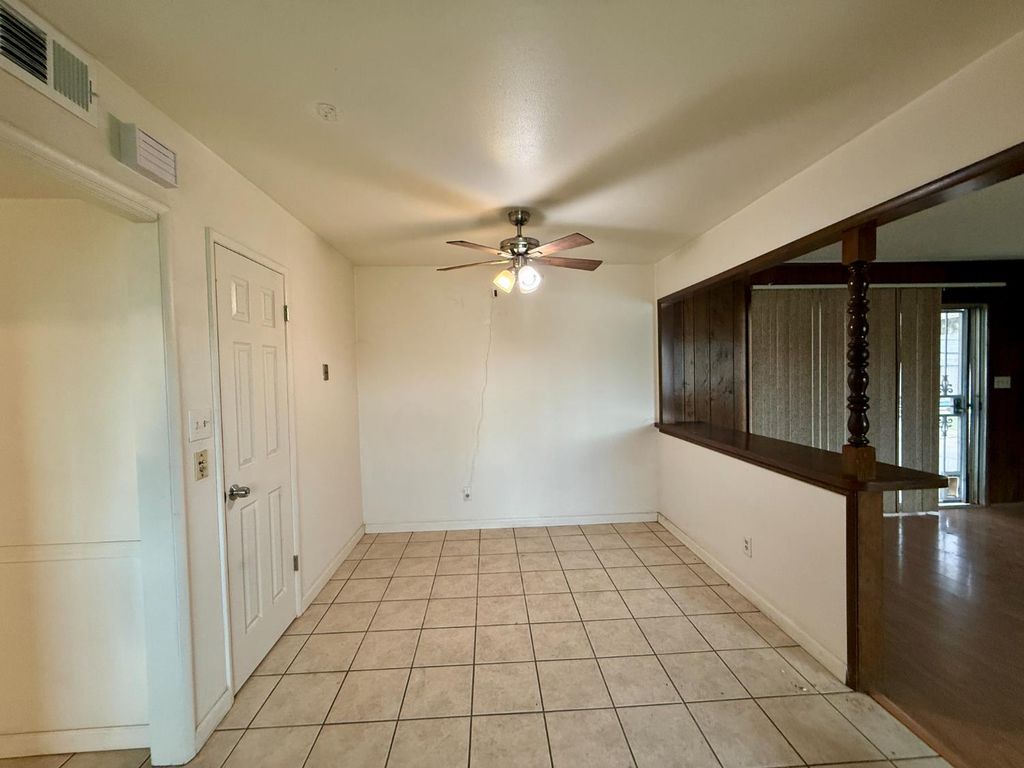 Image 6 of property listing at 4382 N Crystal Avenue, Fresno, CA 93705