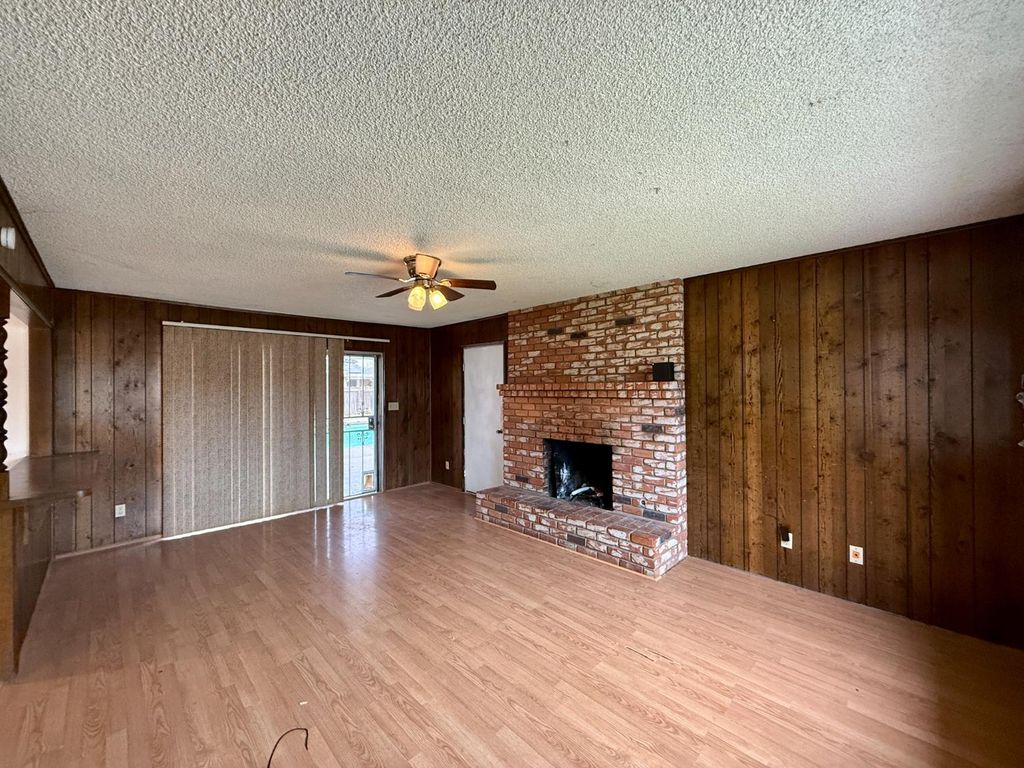 Image 8 of property listing at 4382 N Crystal Avenue, Fresno, CA 93705