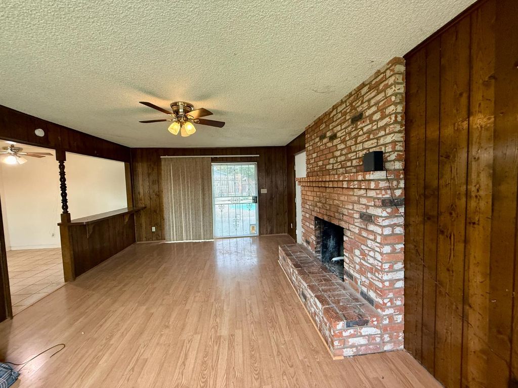 Image 9 of property listing at 4382 N Crystal Avenue, Fresno, CA 93705