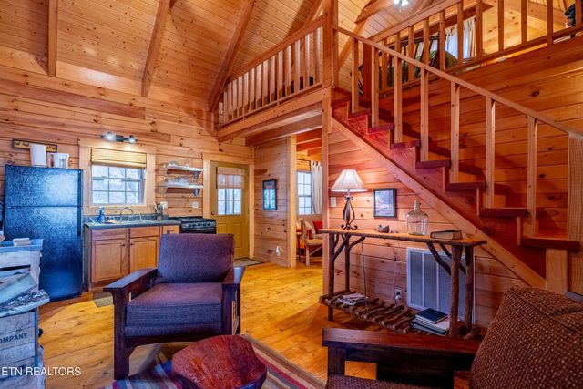 438 Starr Mountain Rd, Tellico Plains, TN 37385