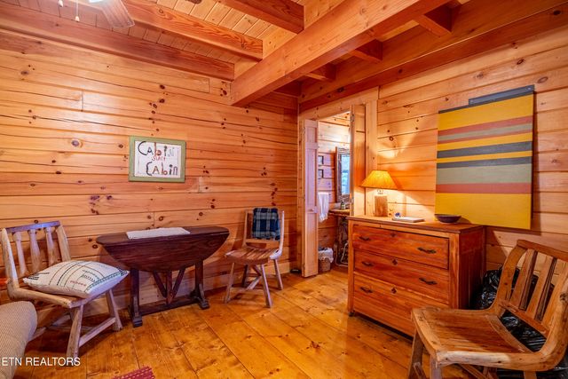 438 Starr Mountain Rd, Tellico Plains, TN 37385