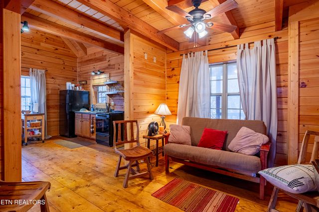 438 Starr Mountain Rd, Tellico Plains, TN 37385