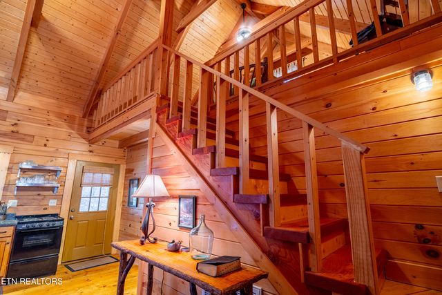 438 Starr Mountain Rd, Tellico Plains, TN 37385