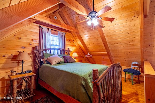 438 Starr Mountain Rd, Tellico Plains, TN 37385