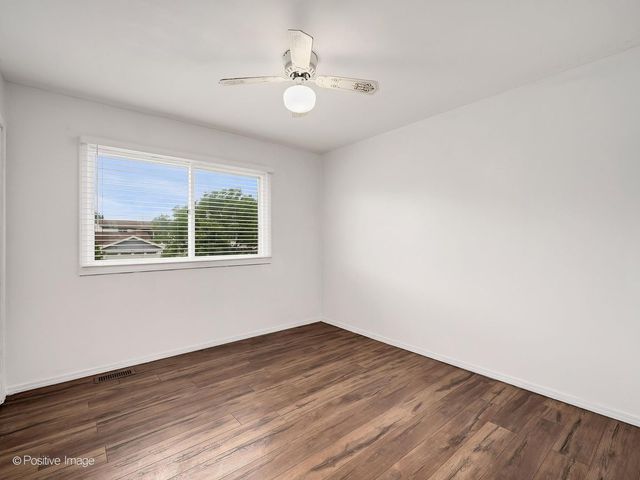 290 LOVELAND Drive, Glendale Heights, IL 60139