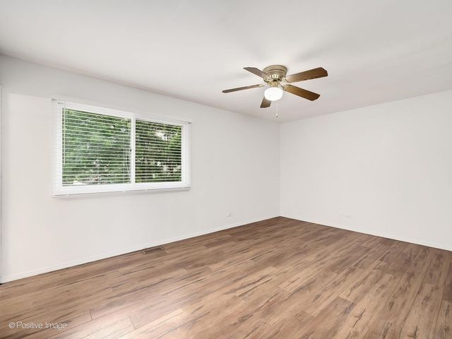 290 LOVELAND Drive, Glendale Heights, IL 60139
