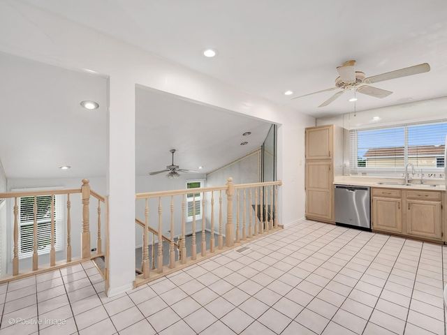 290 LOVELAND Drive, Glendale Heights, IL 60139