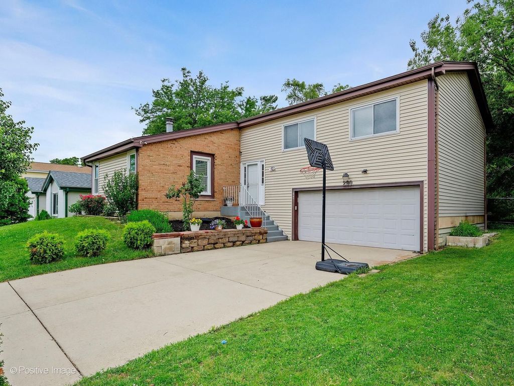 290 LOVELAND Drive, Glendale Heights, IL 60139