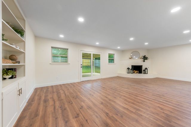 2212 Mountainview Drive, Hurst, TX 76054