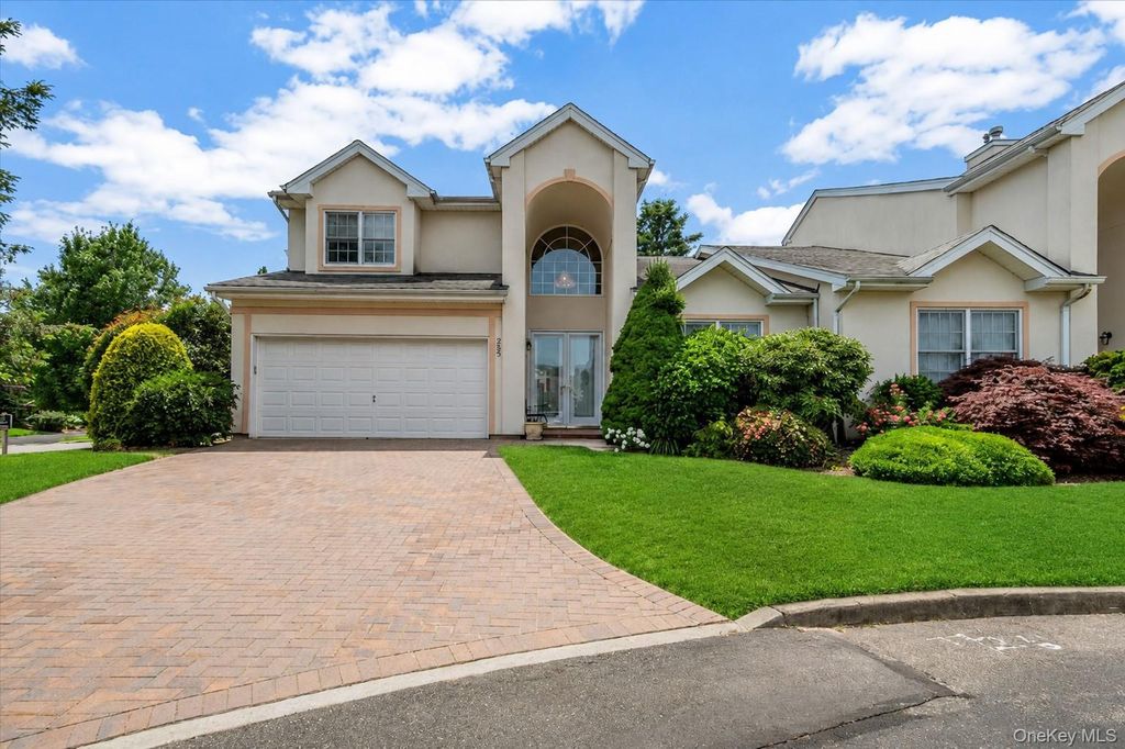 283 Altessa Boulevard, Melville, NY 11747