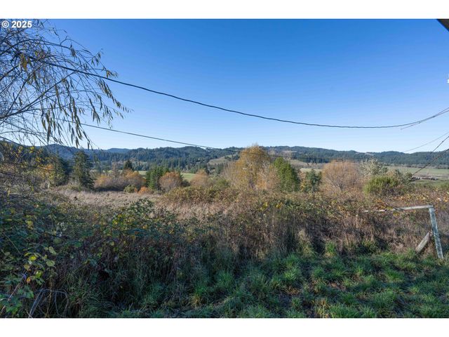 45275 HIGHWAY 242, Myrtle Point, OR 97458