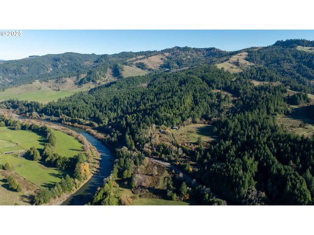 45275 HIGHWAY 242, Myrtle Point, OR 97458