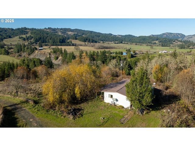 45275 HIGHWAY 242, Myrtle Point, OR 97458