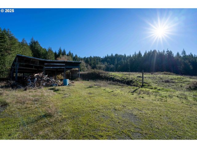 45275 HIGHWAY 242, Myrtle Point, OR 97458