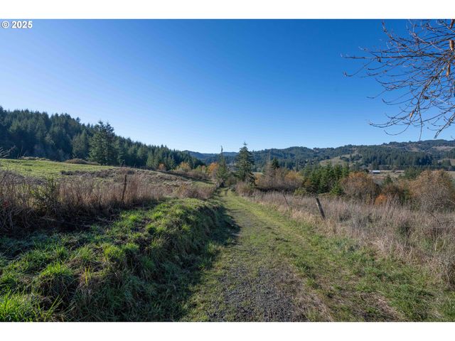 45275 HIGHWAY 242, Myrtle Point, OR 97458