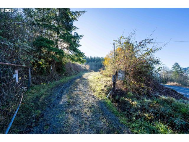 45275 HIGHWAY 242, Myrtle Point, OR 97458