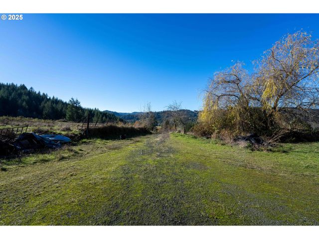 45275 HIGHWAY 242, Myrtle Point, OR 97458