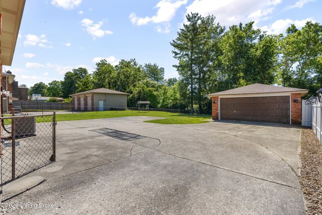 4802 Famous Way, Louisville, KY 40219