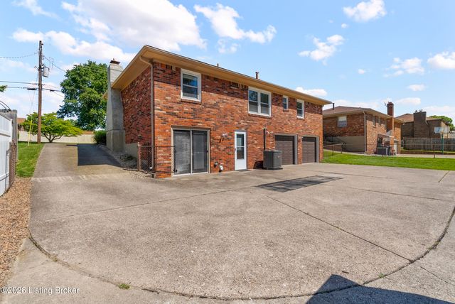 4802 Famous Way, Louisville, KY 40219