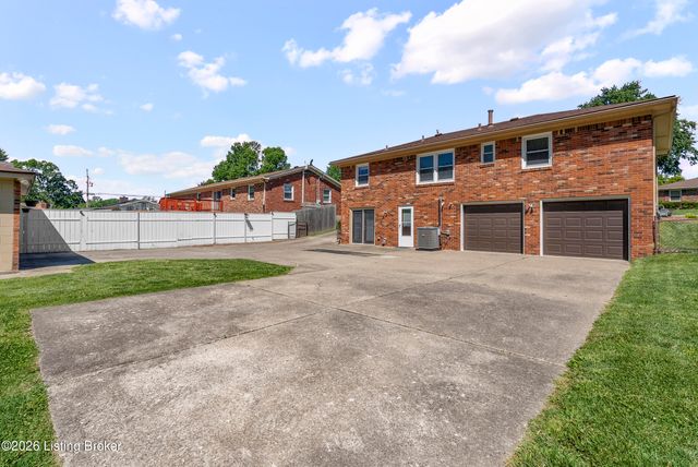 4802 Famous Way, Louisville, KY 40219