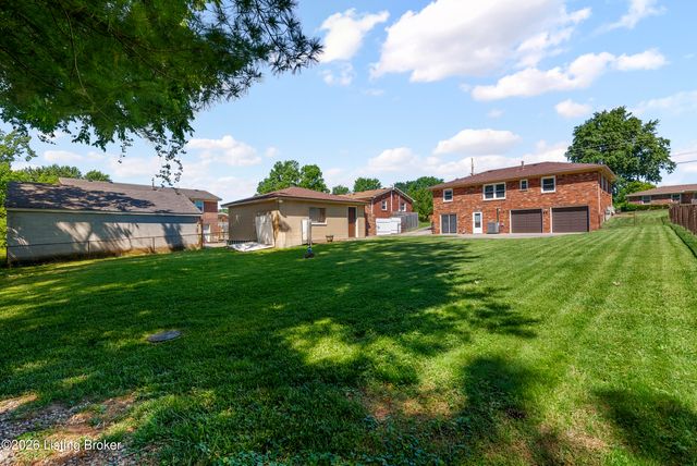 4802 Famous Way, Louisville, KY 40219