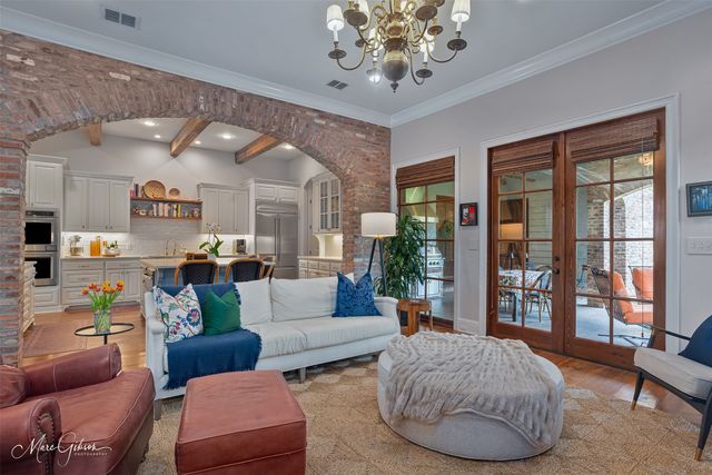 211 Hollybrook Drive, Shreveport, LA 71106