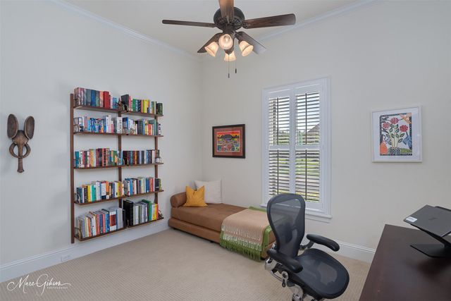 211 Hollybrook Drive, Shreveport, LA 71106