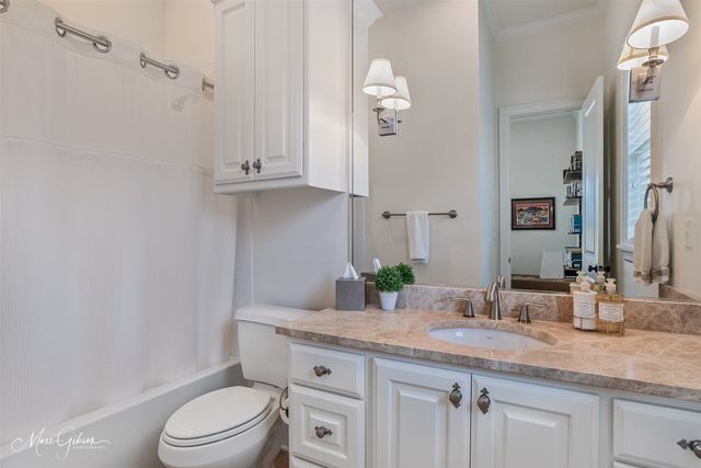 211 Hollybrook Drive, Shreveport, LA 71106
