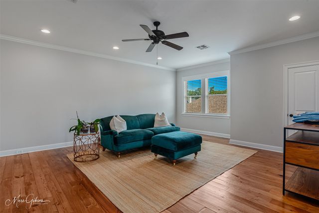 211 Hollybrook Drive, Shreveport, LA 71106