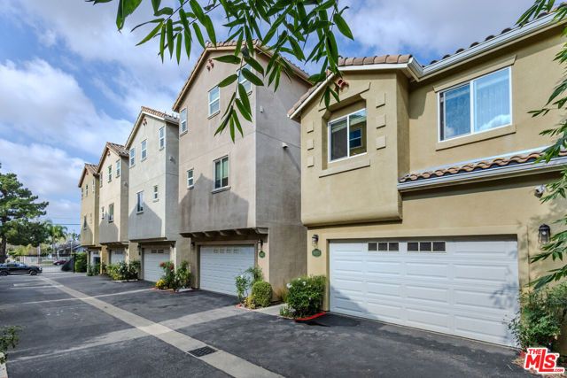 16855 Balboa Lane, Van Nuys (los Angeles), CA 91406