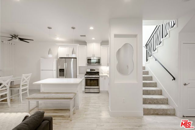 16855 Balboa Lane, Van Nuys (los Angeles), CA 91406