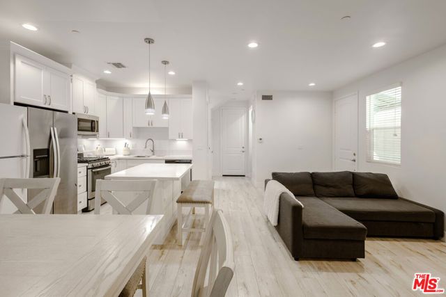 16855 Balboa Lane, Van Nuys (los Angeles), CA 91406