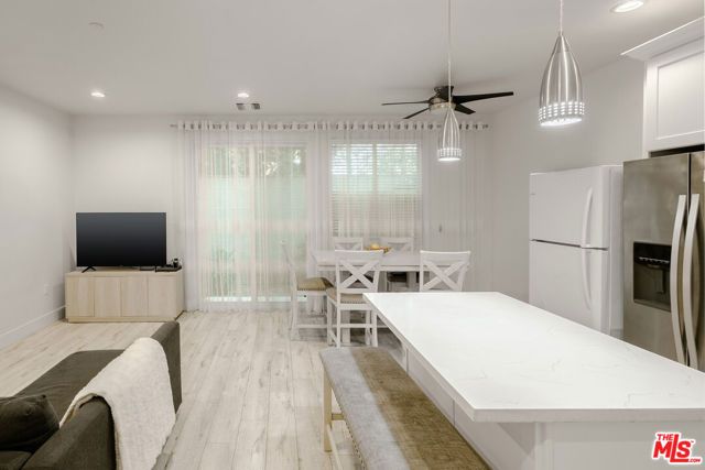 16855 Balboa Lane, Van Nuys (los Angeles), CA 91406