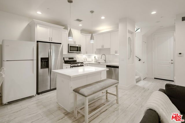 16855 Balboa Lane, Van Nuys (los Angeles), CA 91406