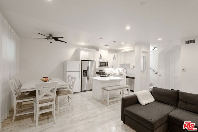 16855 Balboa Lane, Van Nuys (los Angeles), CA 91406