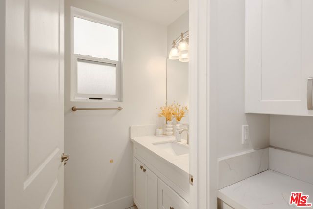 16855 Balboa Lane, Van Nuys (los Angeles), CA 91406