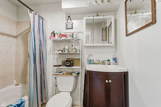 10066 S Van Vlissingen Road, Chicago, IL 60617