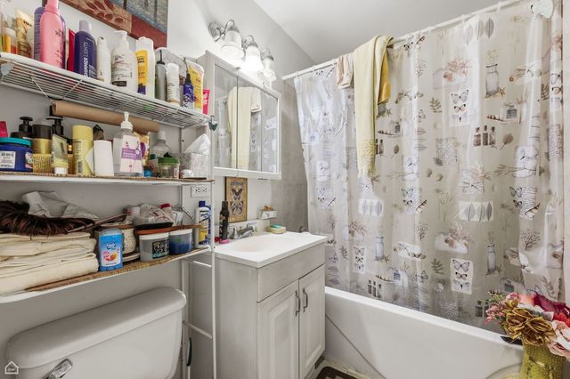 10066 S Van Vlissingen Road, Chicago, IL 60617