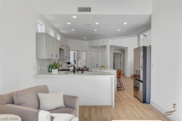 8941 Diamond Falls Drive, Las Vegas, NV 89117