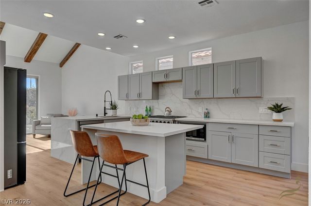 8941 Diamond Falls Drive, Las Vegas, NV 89117