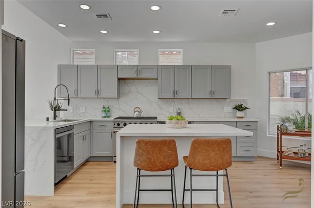 8941 Diamond Falls Drive, Las Vegas, NV 89117
