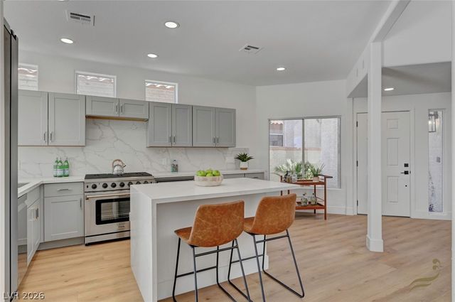 8941 Diamond Falls Drive, Las Vegas, NV 89117