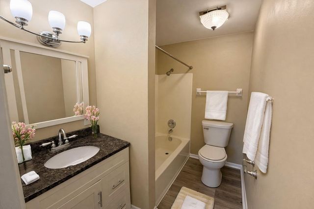 1462 Stonebridge Circle F10, Wheaton, IL 60189