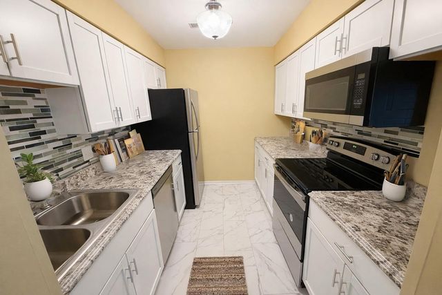 1462 Stonebridge Circle F10, Wheaton, IL 60189