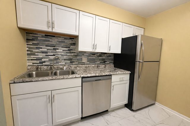 1462 Stonebridge Circle F10, Wheaton, IL 60189