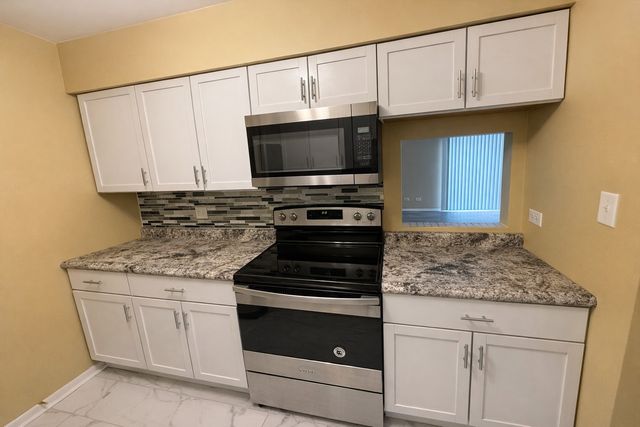 1462 Stonebridge Circle F10, Wheaton, IL 60189