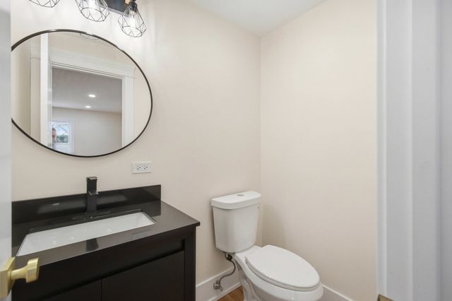 645 E Calhoun Street, Woodstock, IL 60098
