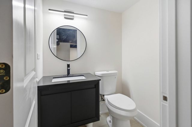 645 E Calhoun Street, Woodstock, IL 60098