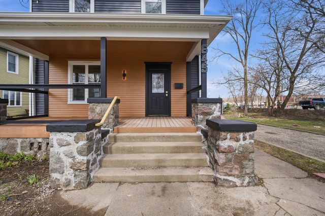 645 E Calhoun Street, Woodstock, IL 60098